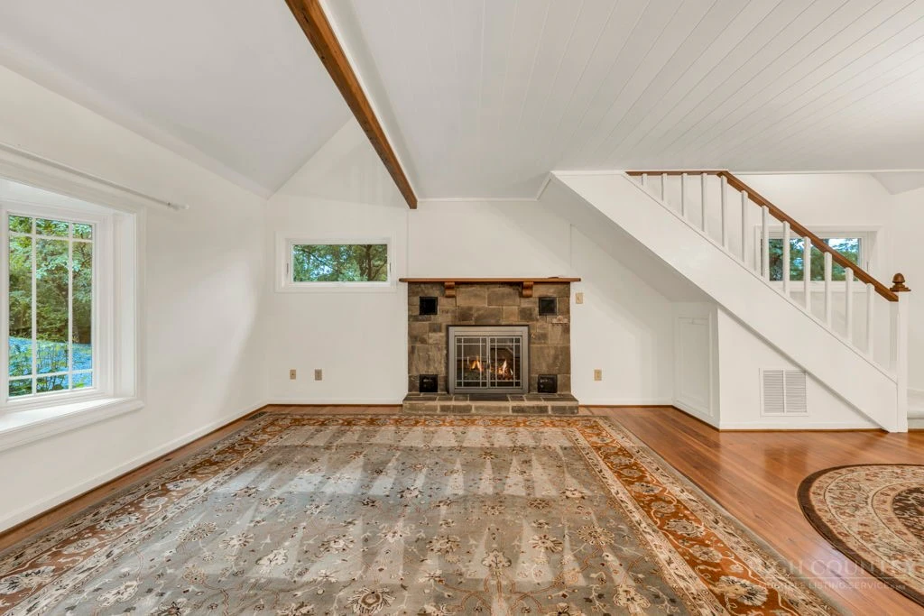 Image number 5 for the current listing