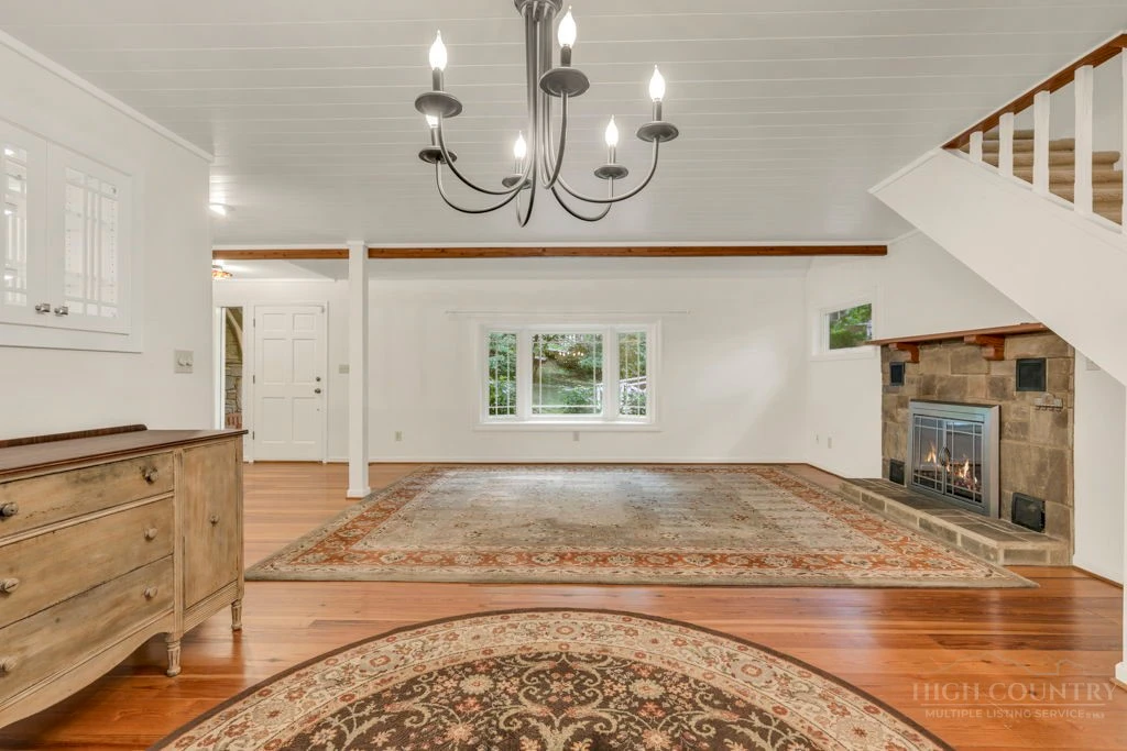 Image number 8 for the current listing