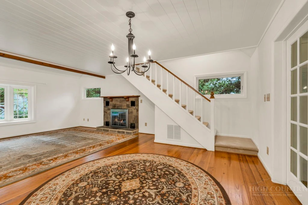 Image number 7 for the current listing