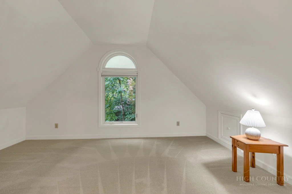 Image number 20 for the current listing