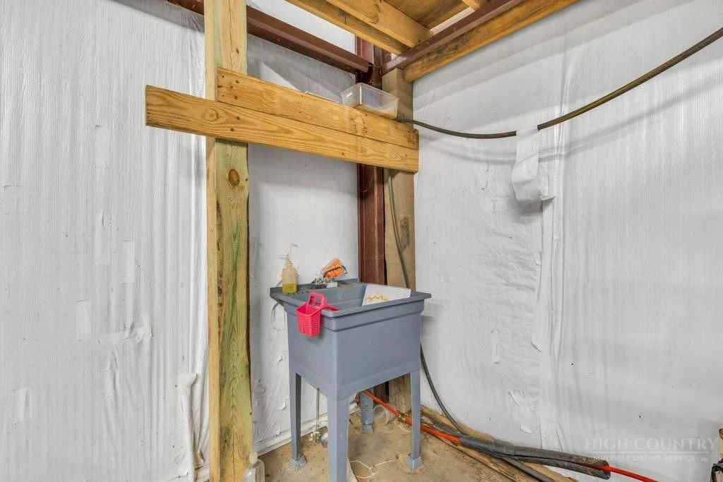 Image number 3 for the current listing