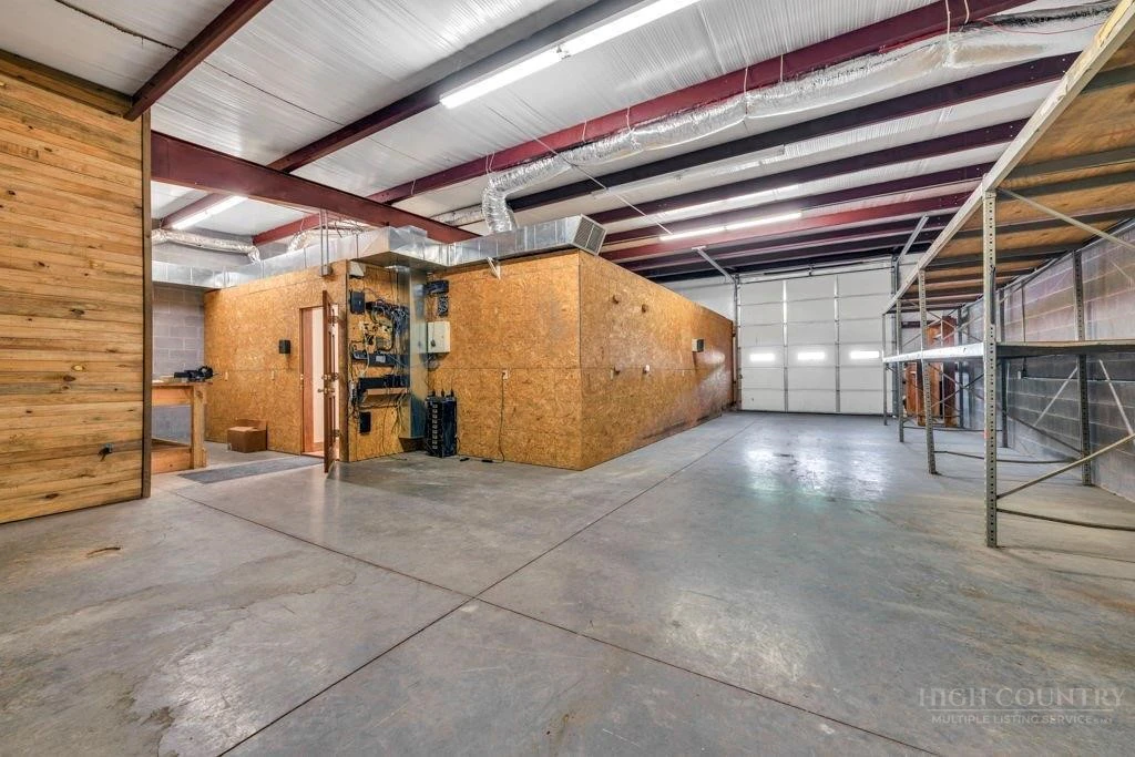 Image number 9 for the current listing