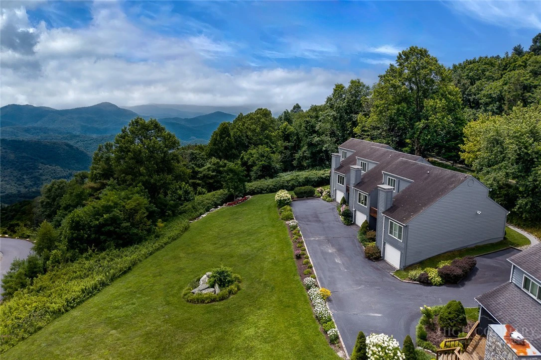 Image number 1 for the current listing