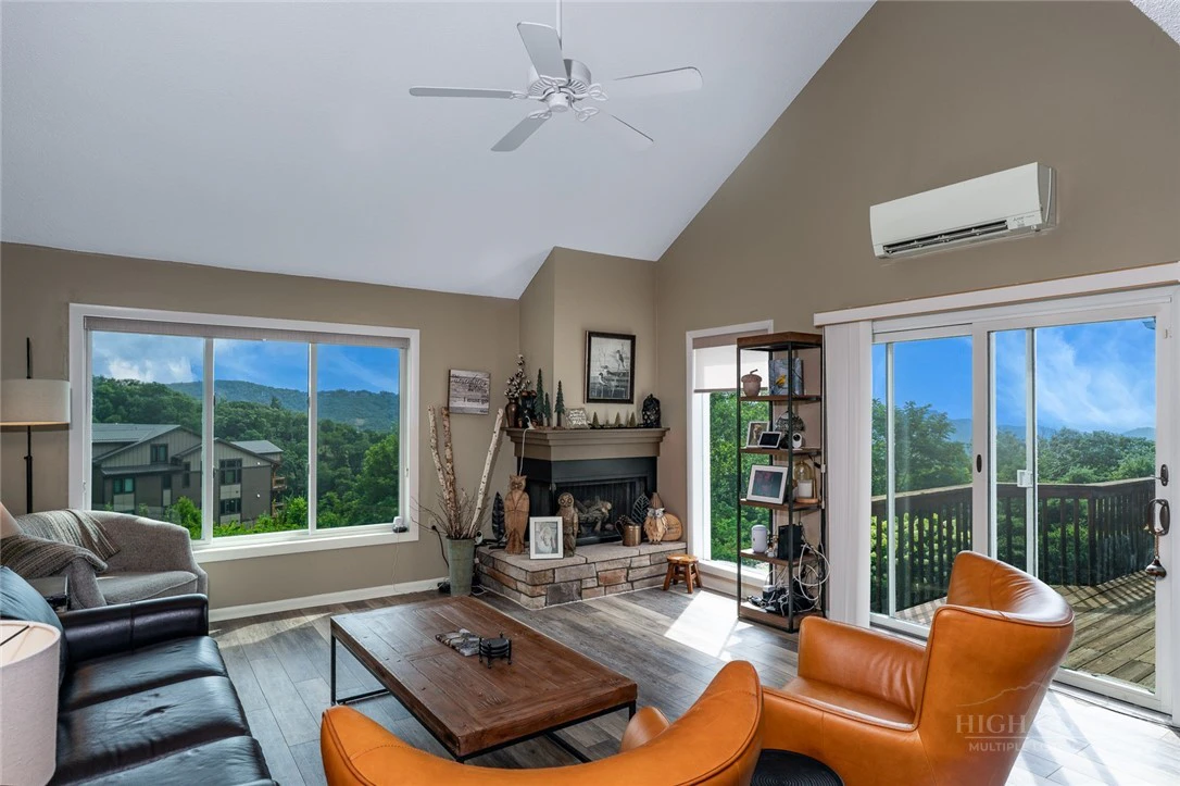 Image number 8 for the current listing