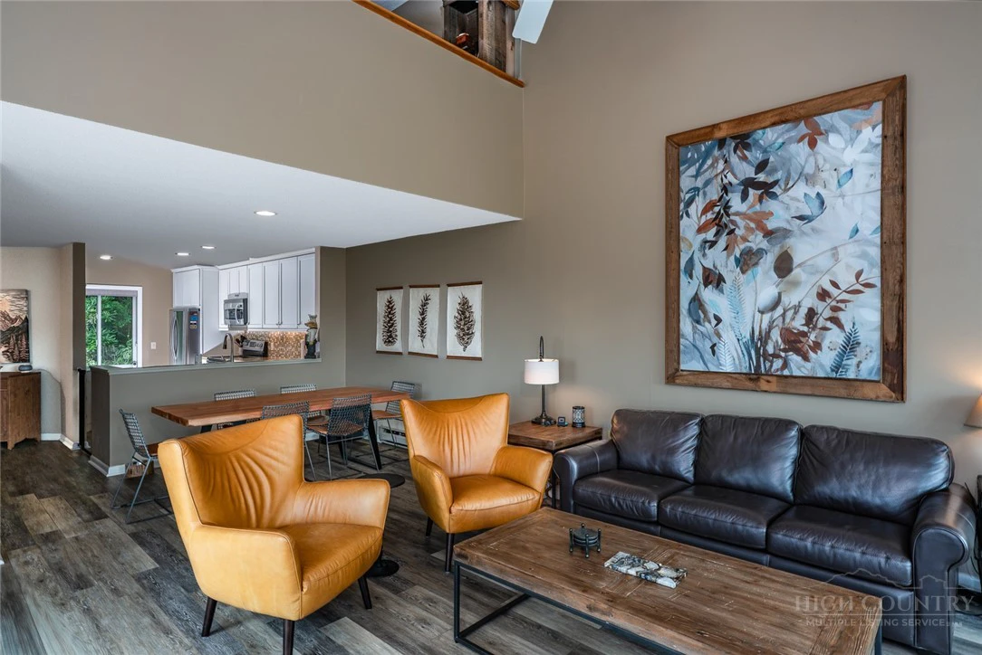 Image number 9 for the current listing