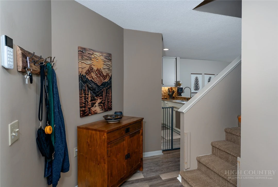 Image number 16 for the current listing