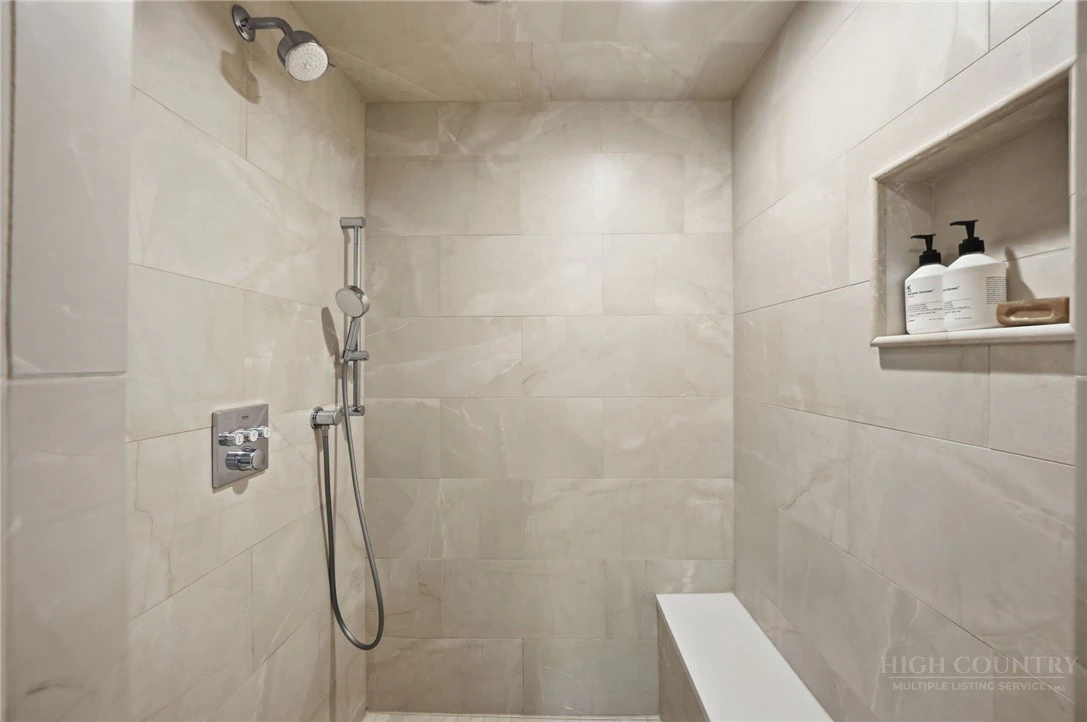 Image number 3 for the current listing