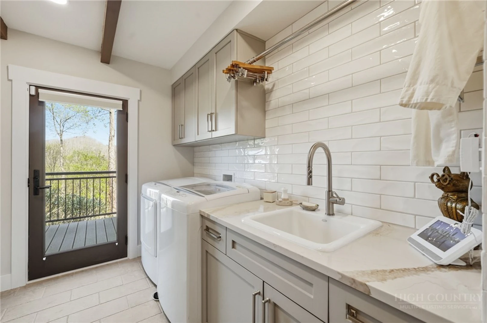 Image number 4 for the current listing