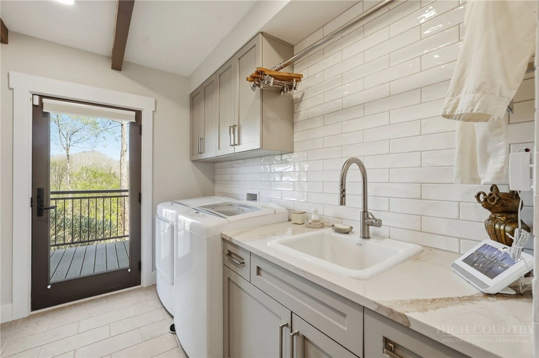 Image number 4 for the current listing