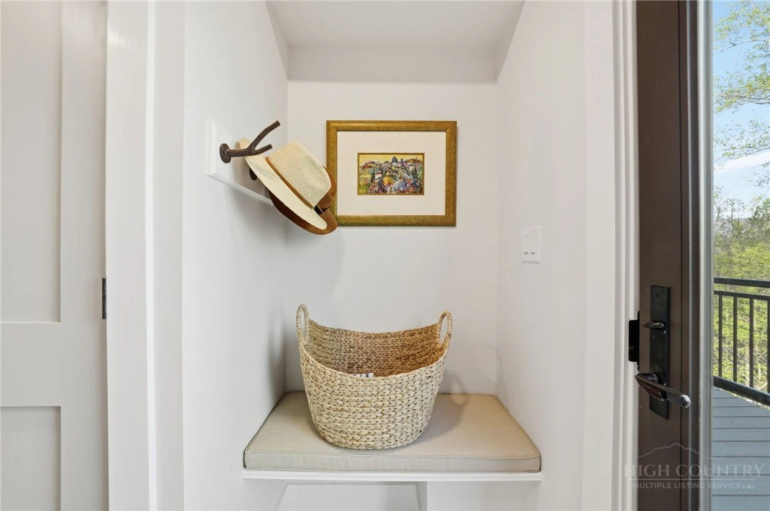 Image number 5 for the current listing