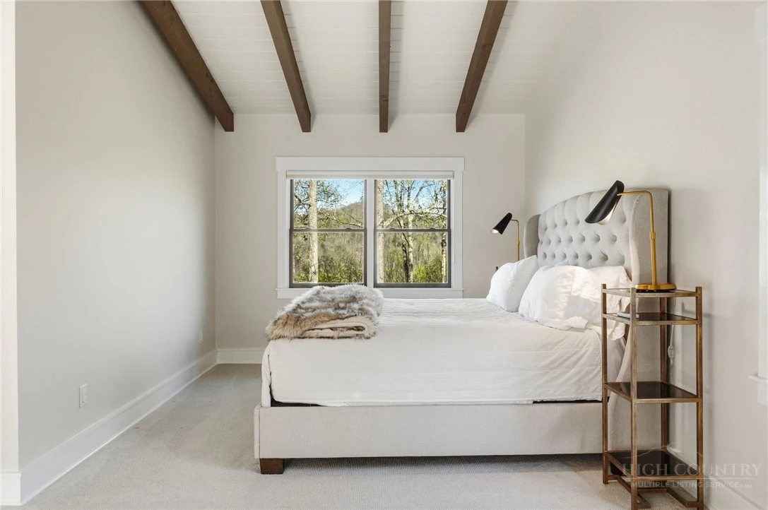Image number 9 for the current listing