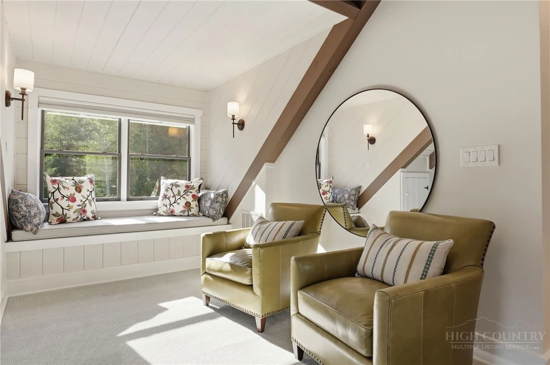 Image number 10 for the current listing