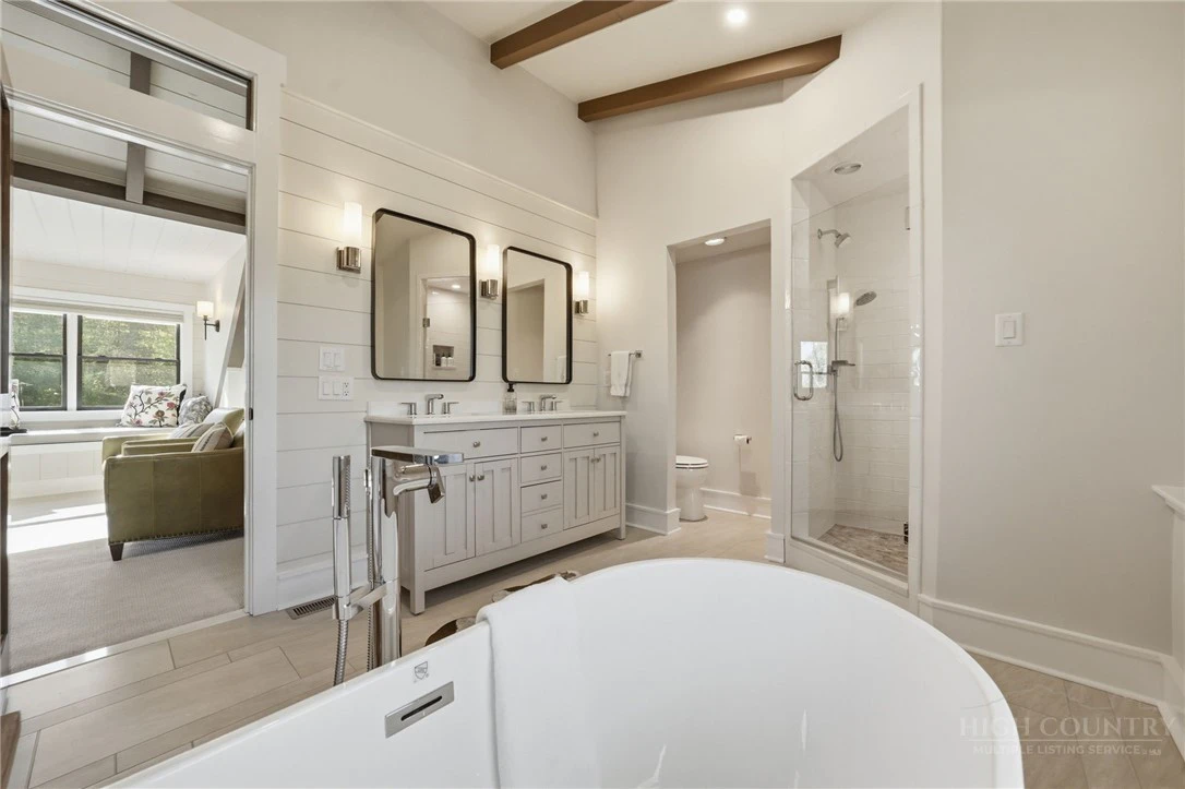 Image number 11 for the current listing