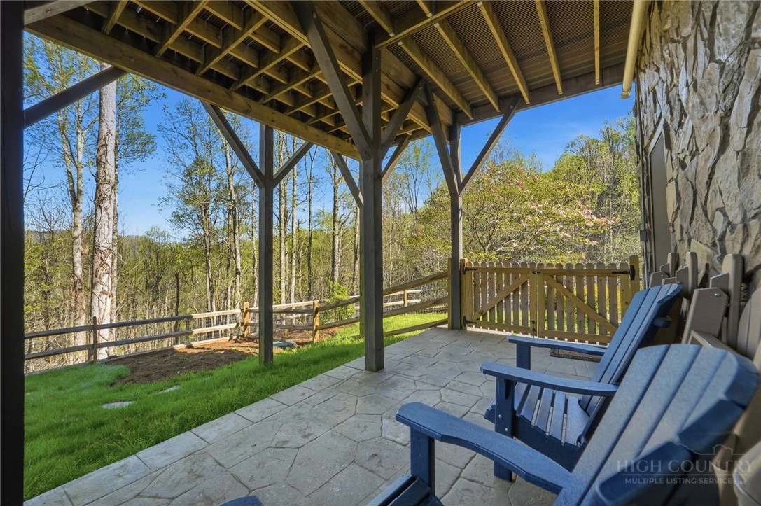 Image number 15 for the current listing