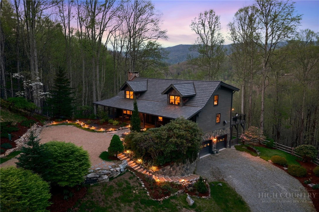 Image number 1 for the current listing