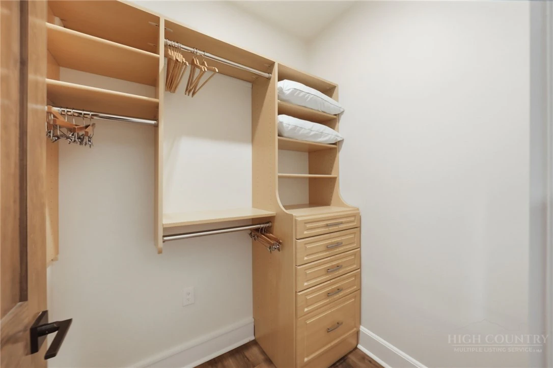Image number 21 for the current listing