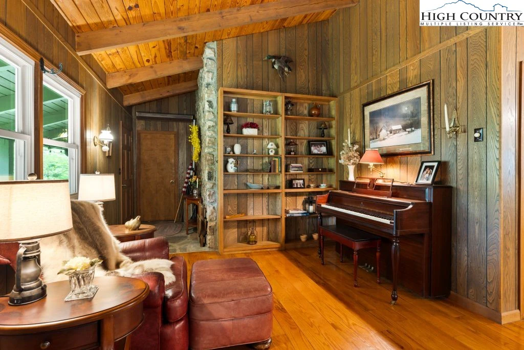 Image number 7 for the current listing