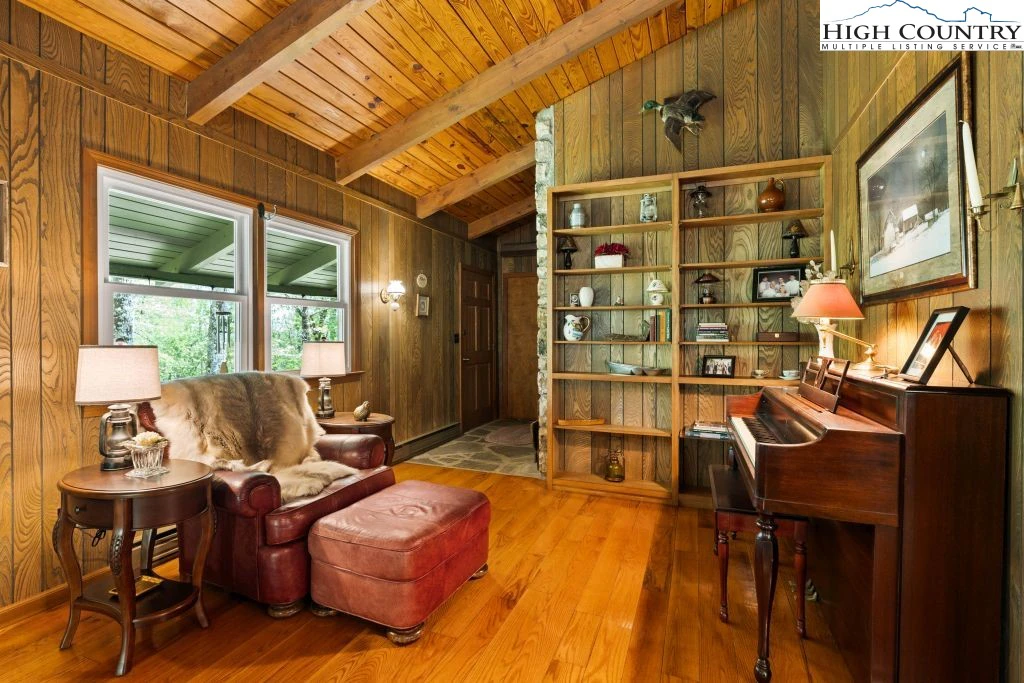 Image number 8 for the current listing