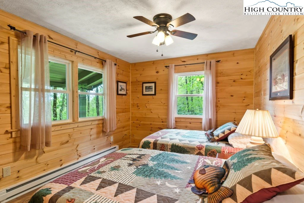 Image number 13 for the current listing
