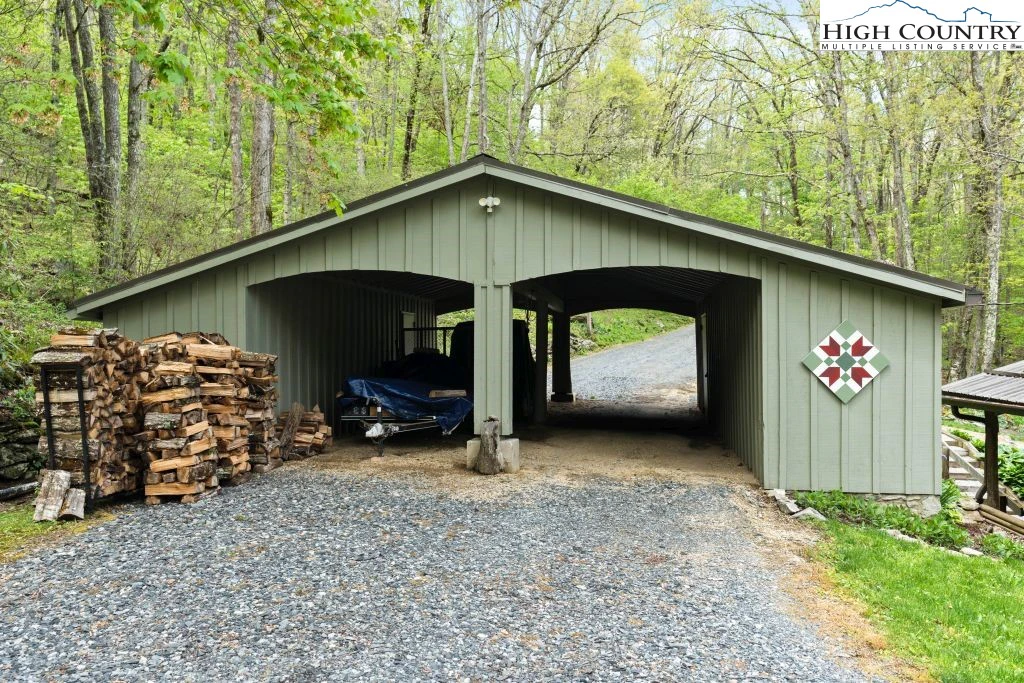 Image number 21 for the current listing