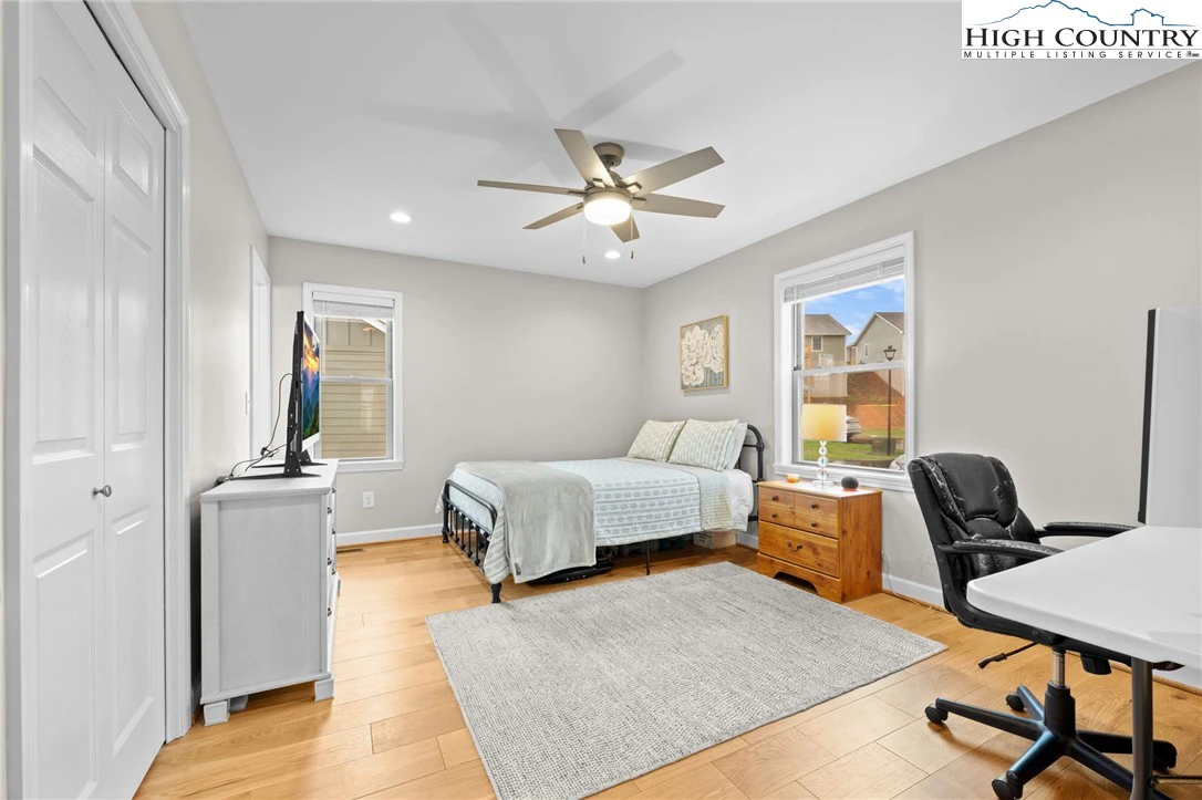 Image number 12 for the current listing