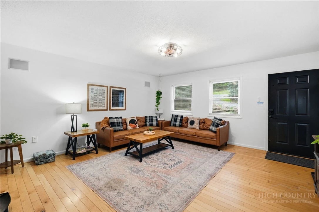 Image number 6 for the current listing
