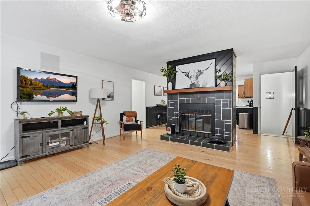 Image number 7 for the current listing