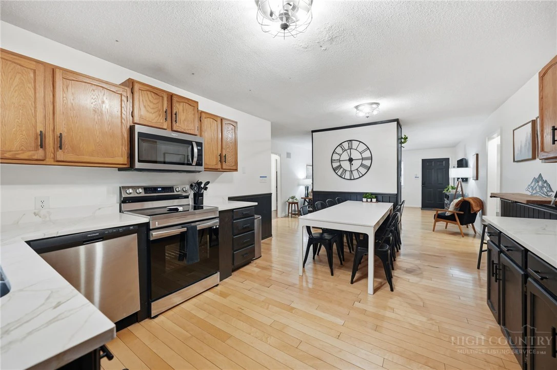 Image number 8 for the current listing