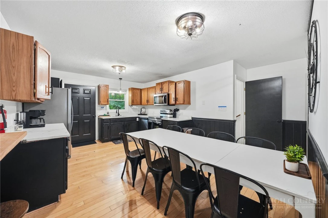 Image number 9 for the current listing