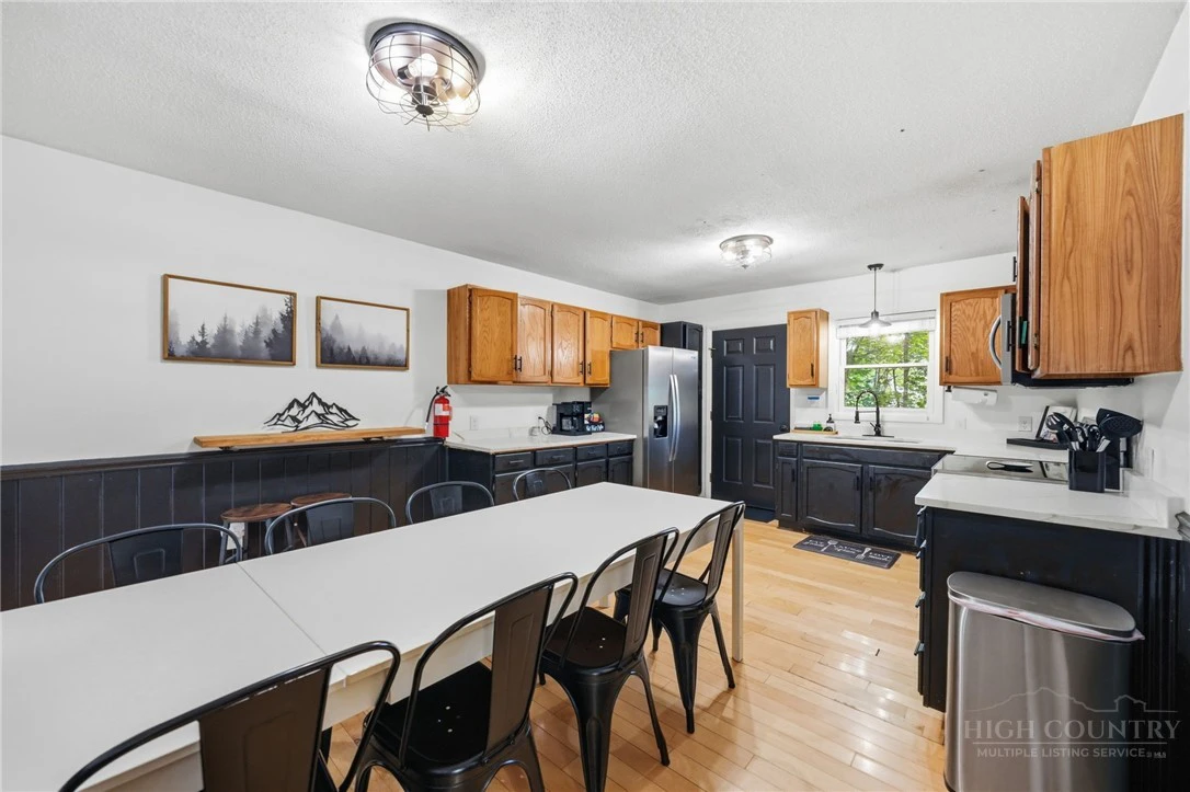Image number 11 for the current listing