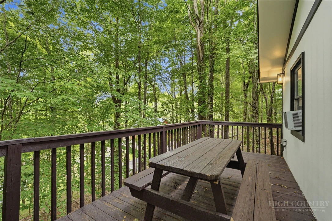 Image number 13 for the current listing