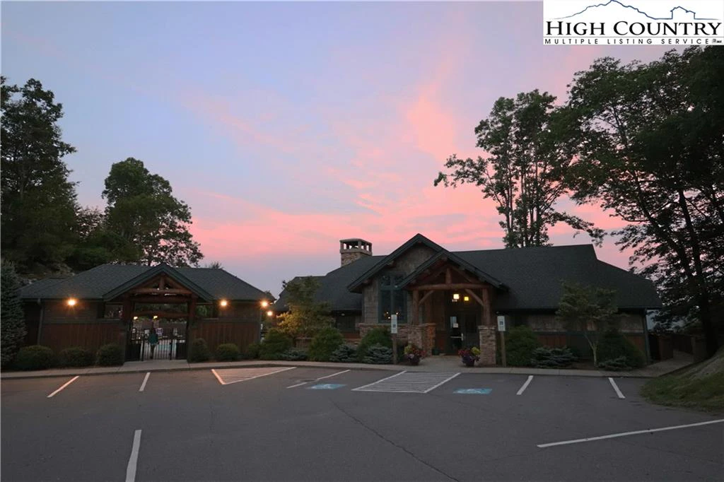 Image number 3 for the current listing