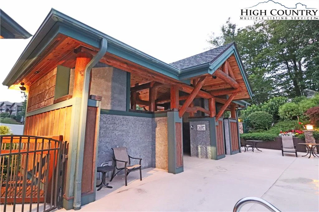 Image number 4 for the current listing