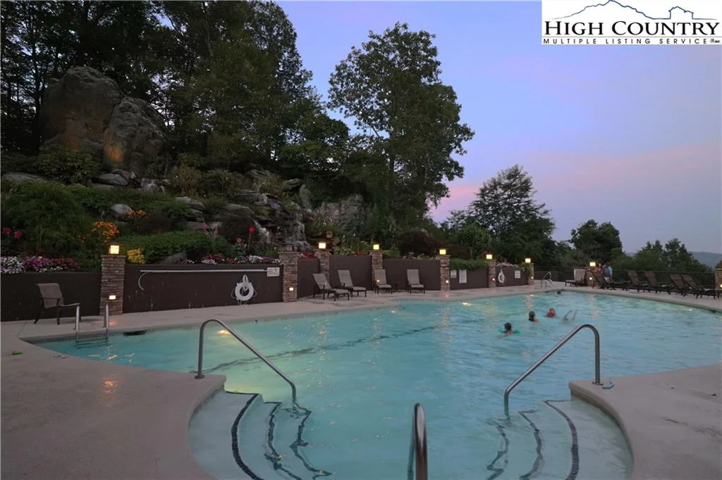 Image number 5 for the current listing