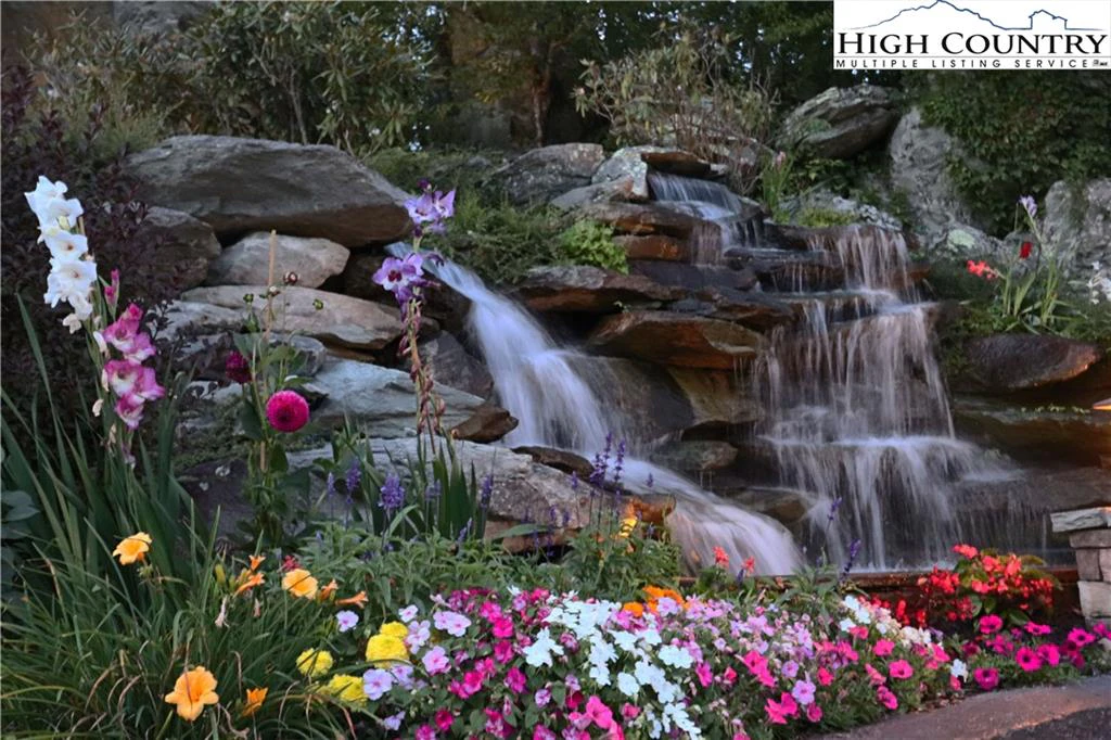Image number 8 for the current listing