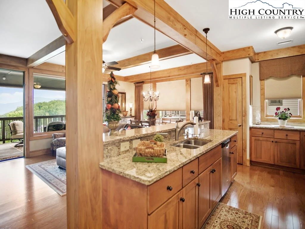 Image number 1 for the current listing