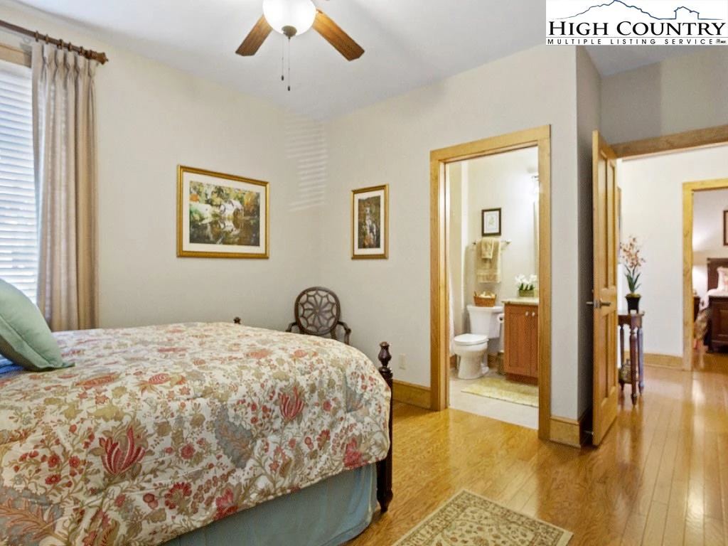 Image number 13 for the current listing