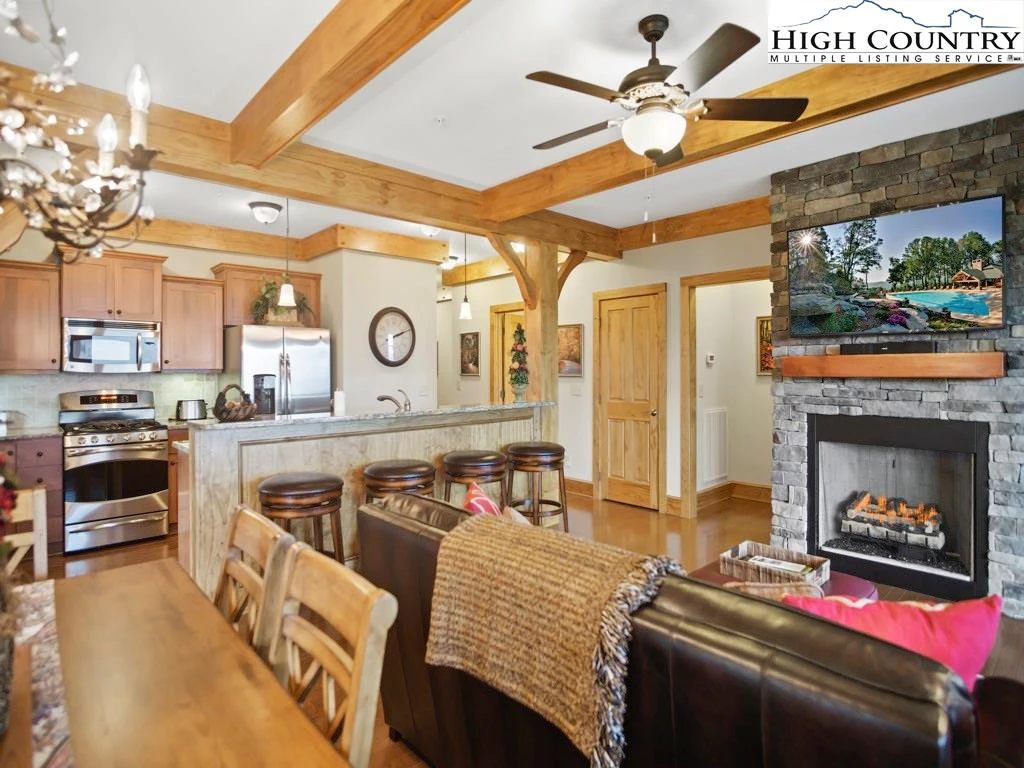 Image number 21 for the current listing