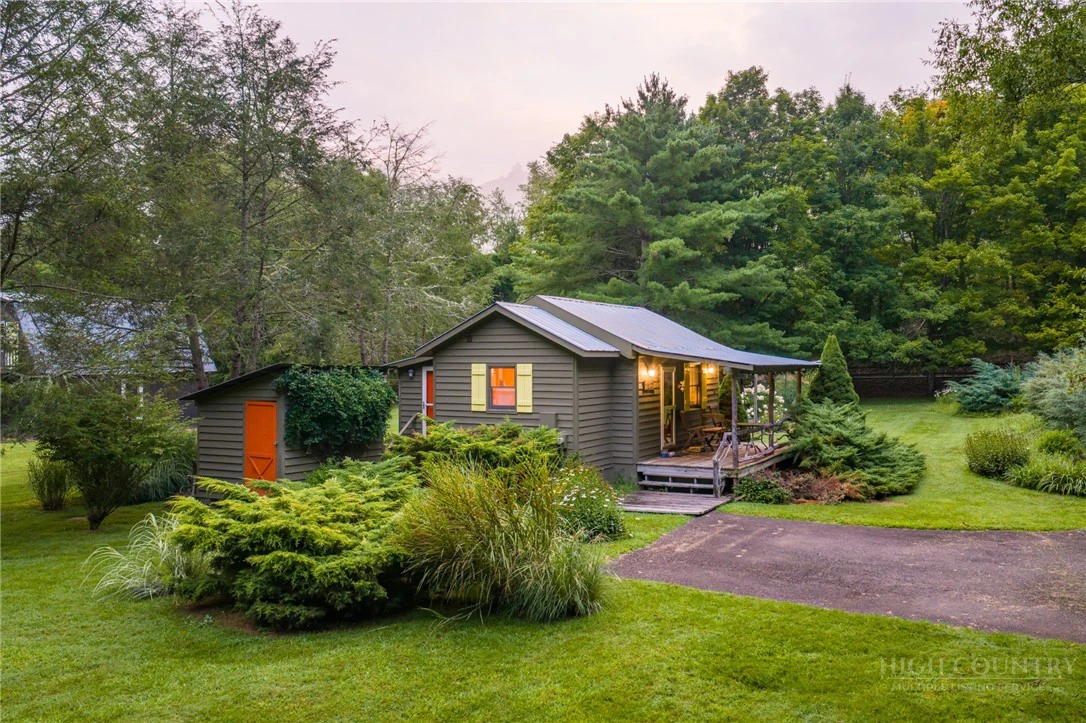 Image number 8 for the current listing