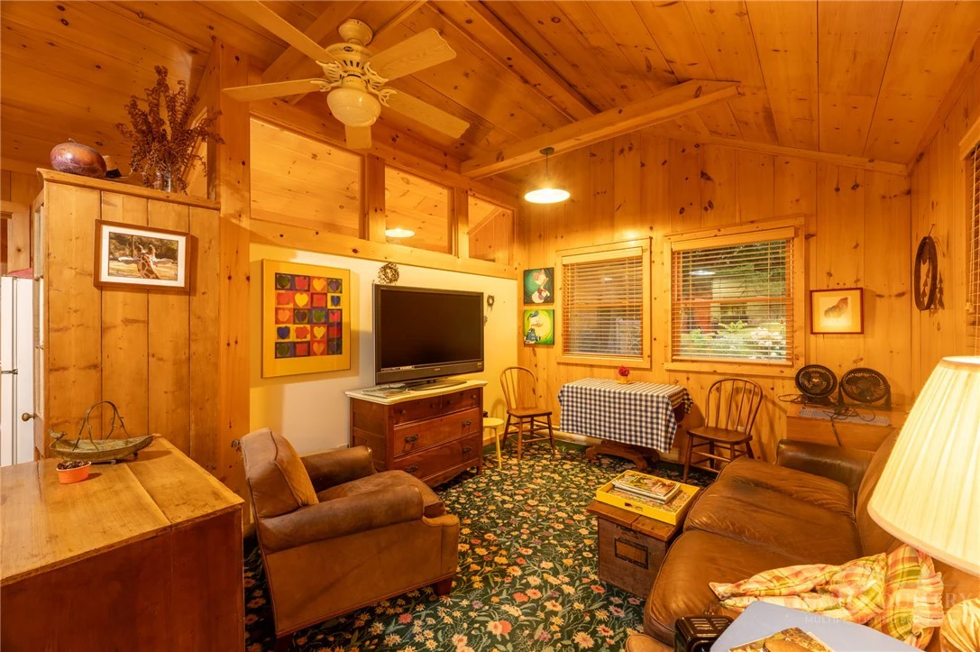 Image number 11 for the current listing