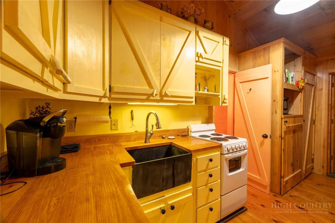 Image number 13 for the current listing