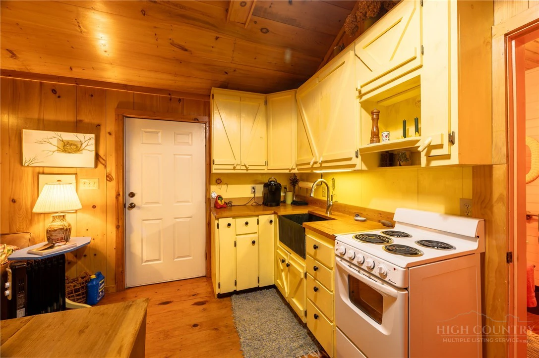 Image number 15 for the current listing