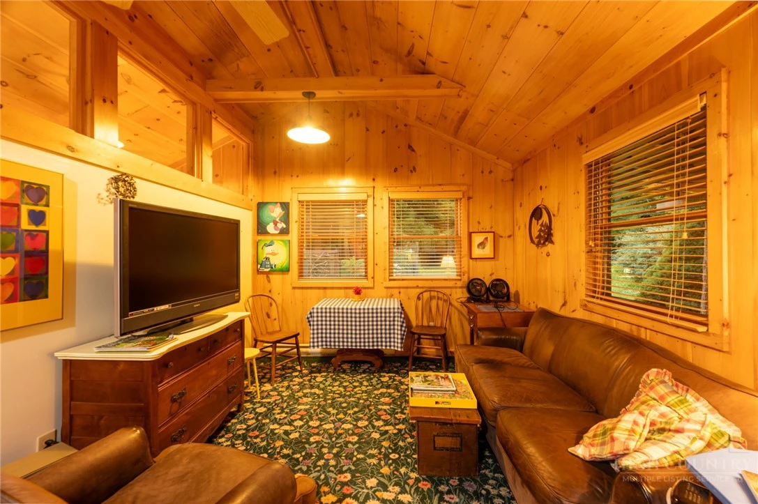 Image number 16 for the current listing