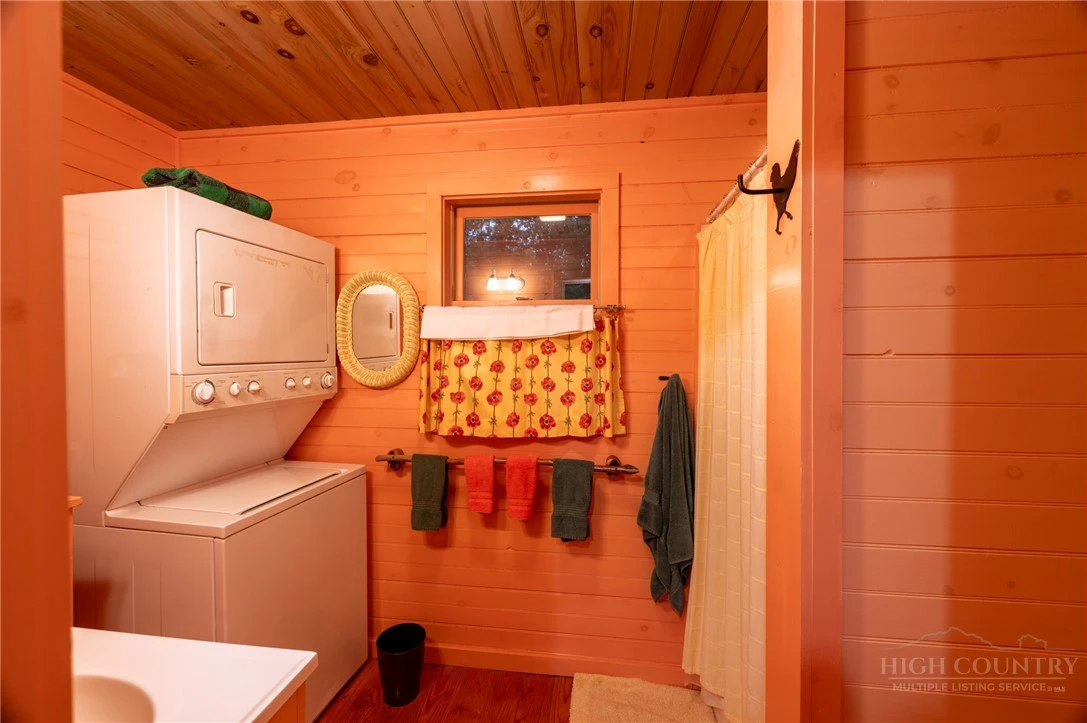 Image number 18 for the current listing
