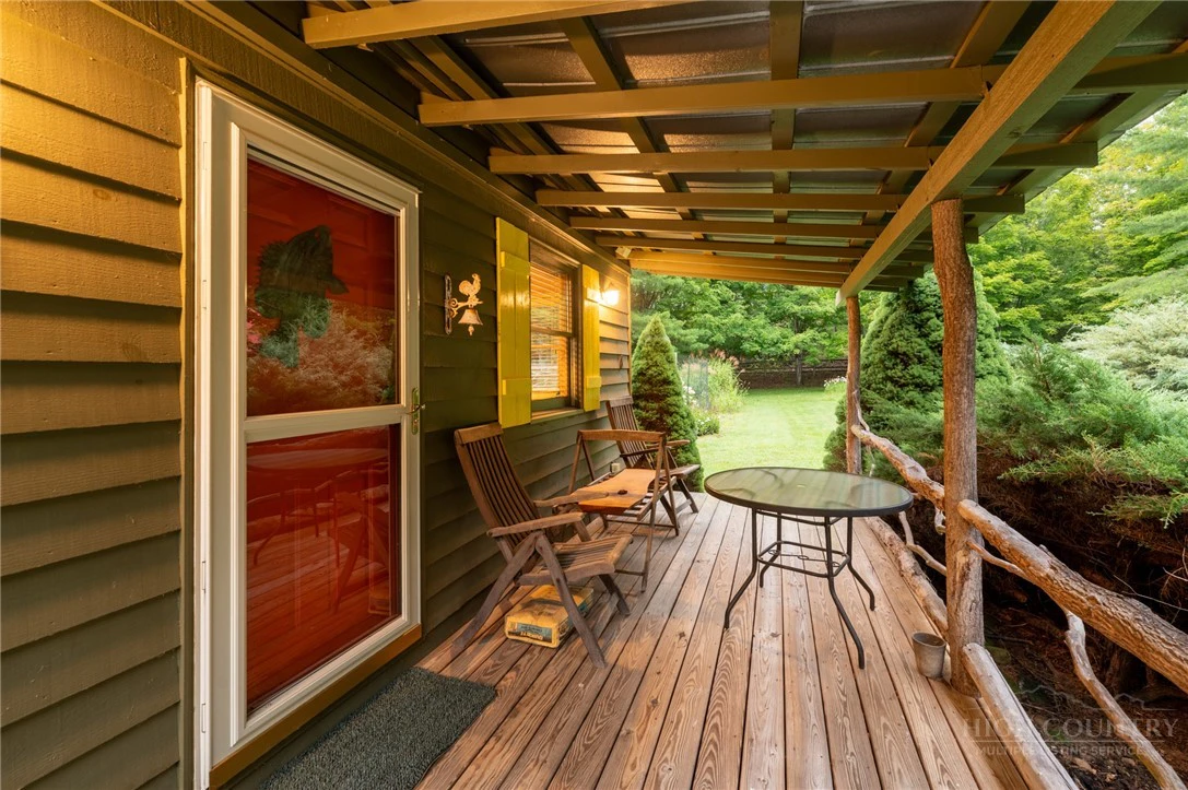 Image number 19 for the current listing