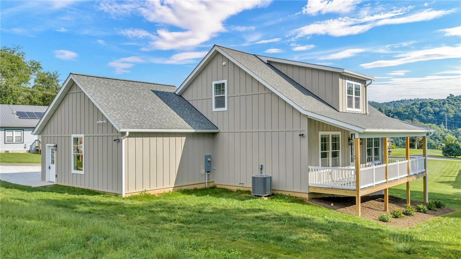 Image number 1 for the current listing