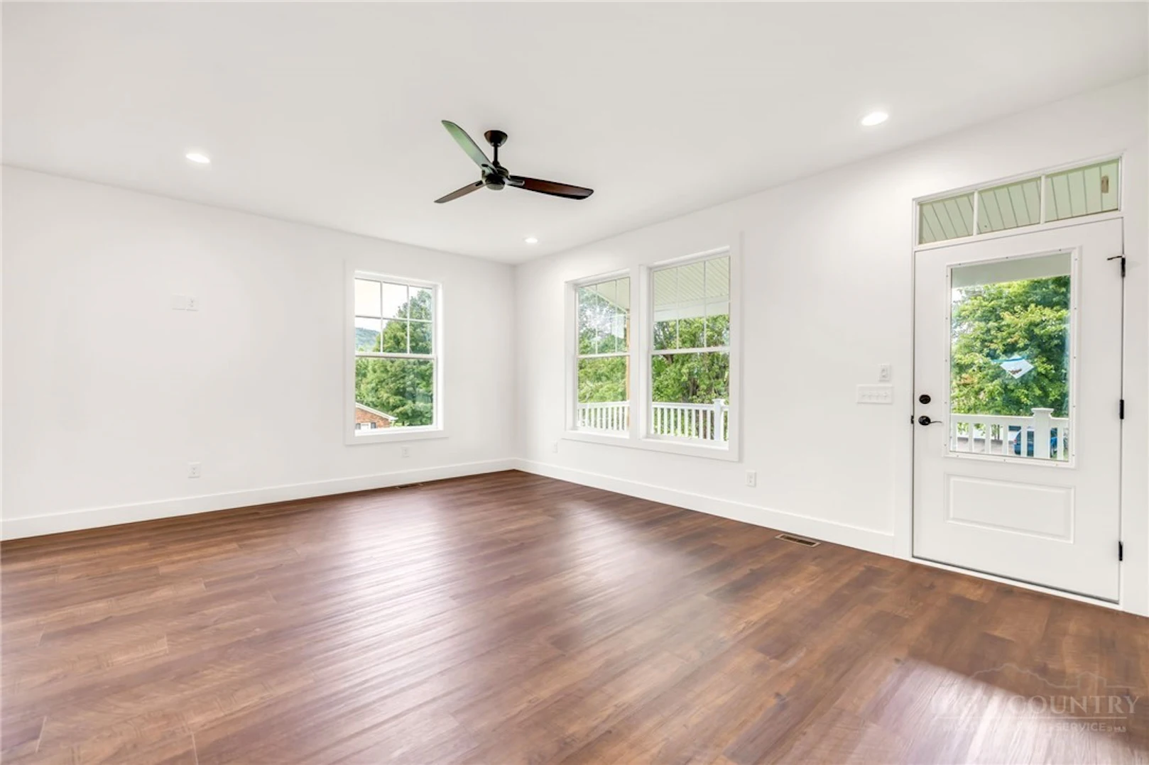 Image number 13 for the current listing