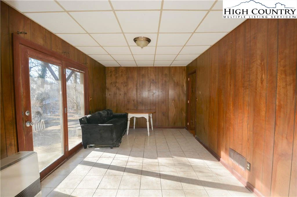 Image number 12 for the current listing