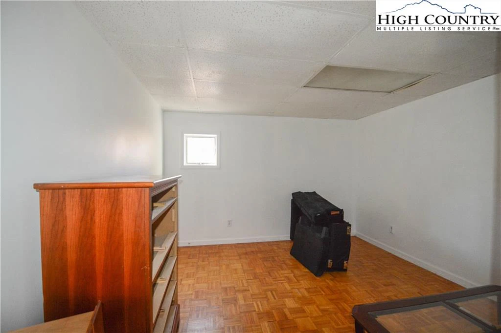 Image number 10 for the current listing