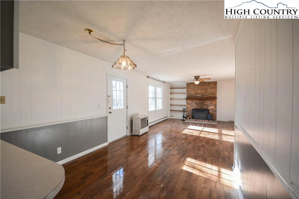 Image number 18 for the current listing